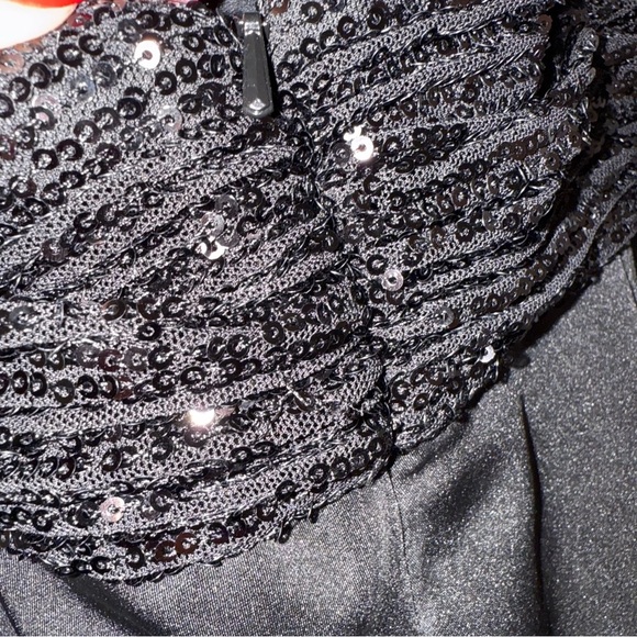 IEENA FOR MAC DUGGAL Black Sequined Cross Neck Halter Jumpsuit - Picture 5 of 11